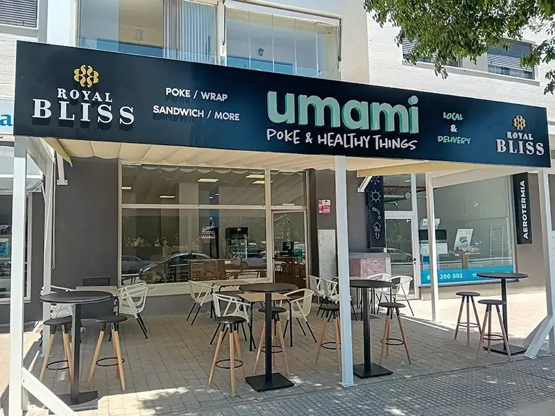 Fachada de Umami Healthy Food en Avenida Caballero Bonald, Jerez